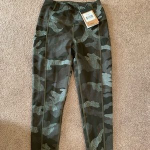 NWT The North Face camo compression leggings, M